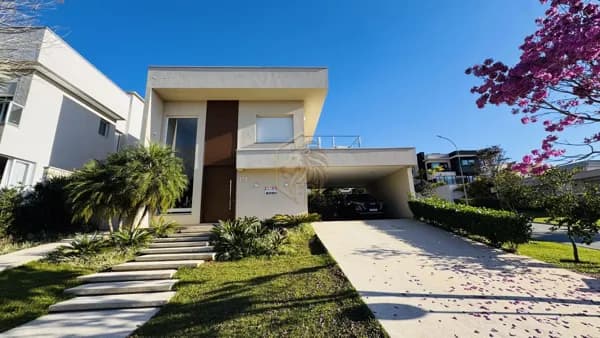 Casa em Santana de Parnaíba - Alphaville