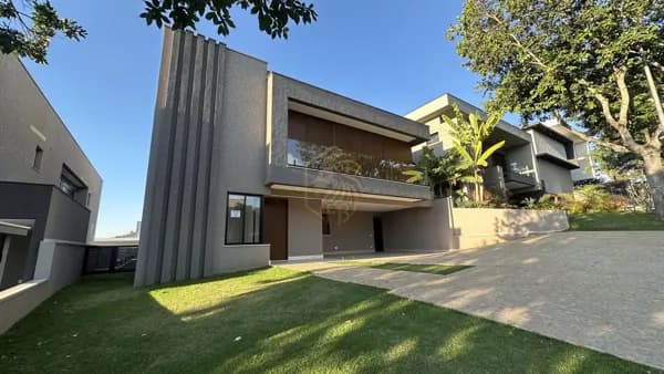 Casa em Santana de Parnaíba - Alphaville