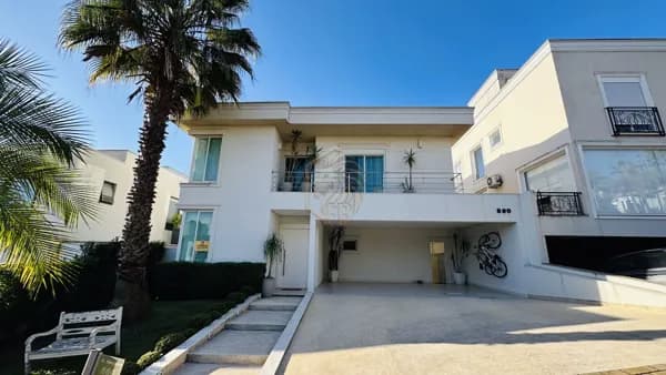 Casa em Santana de Parnaíba - Alphaville