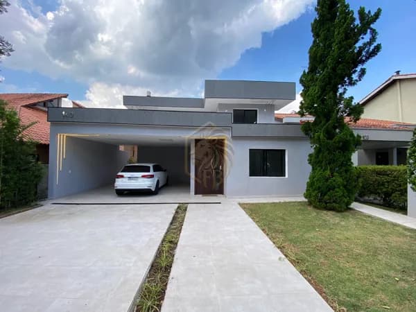 Casa em Santana de Parnaíba - Alphaville