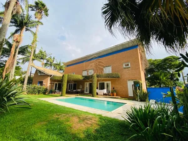 Casa em Santana de Parnaíba - Alphaville