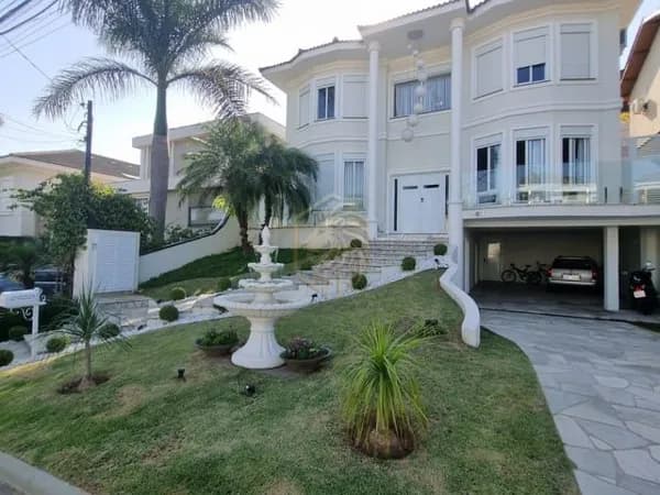 Casa em Santana de Parnaíba - Alphaville