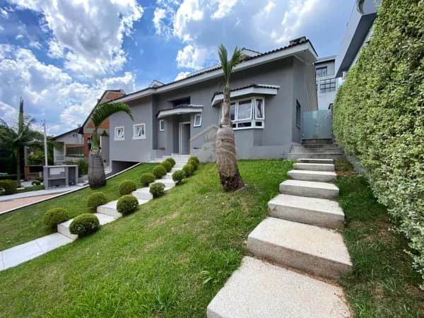 Casa em Santana de Parnaíba - Alphaville