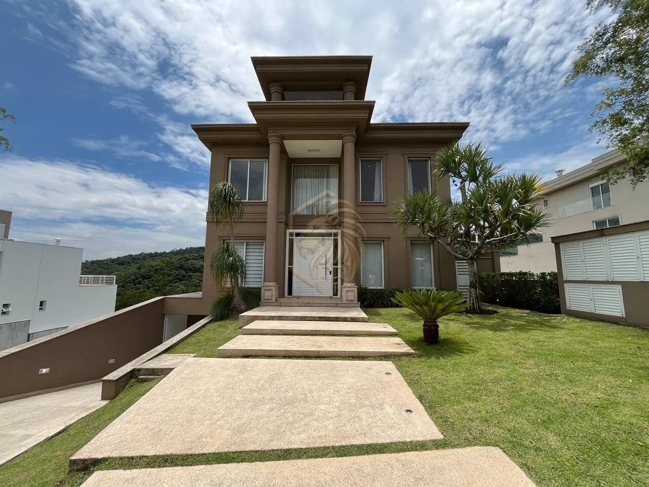 Casa em Santana de Parnaíba - Alphaville