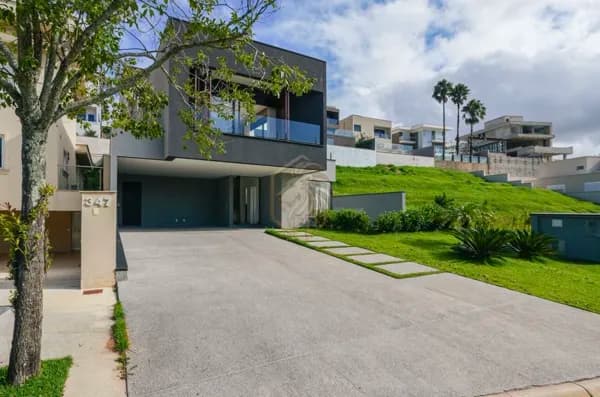 Casa em Santana de Parnaíba - Alphaville