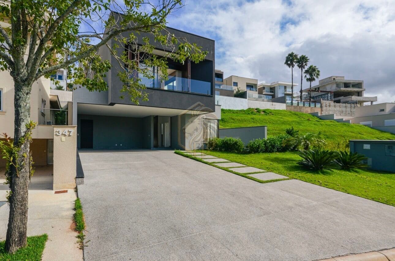 Casa em Santana de Parnaíba - Alphaville