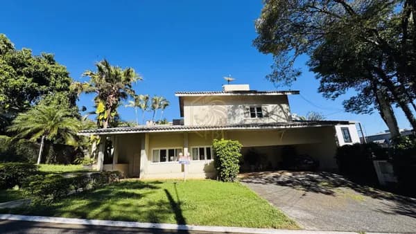 Casa em Santana de Parnaíba - Alphaville