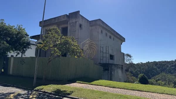 Casa em Santana de Parnaíba - Alphaville