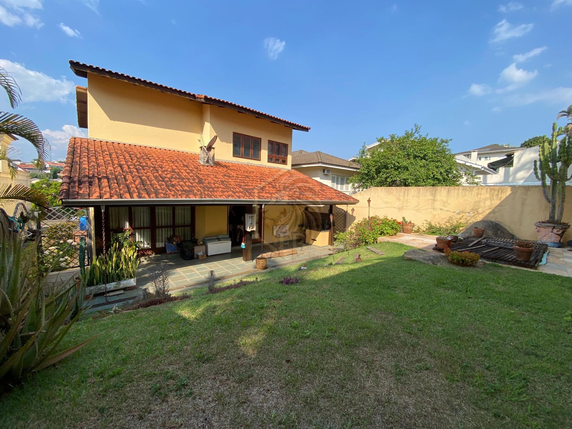 Casa em Santana de Parnaíba - Alphaville
