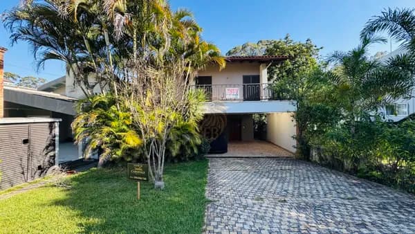 Casa em Santana de Parnaíba - Alphaville