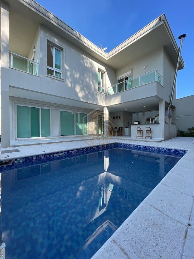 Casa em Santana de Parnaíba - Alphaville