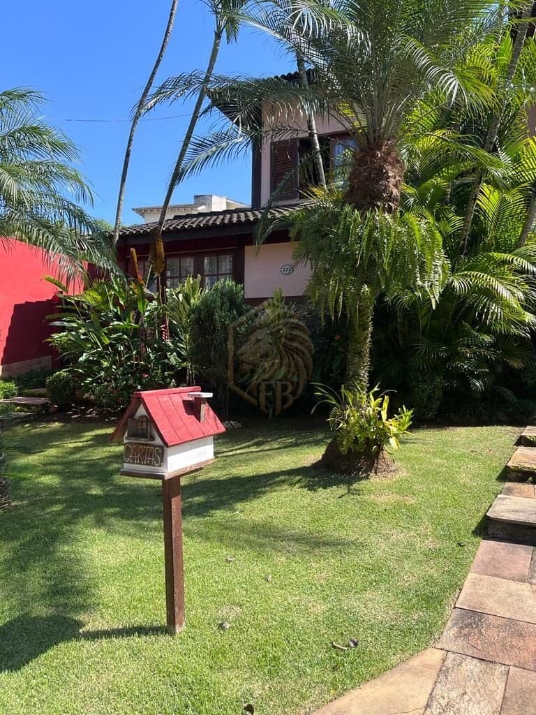 Casa em Santana de Parnaíba - Alphaville