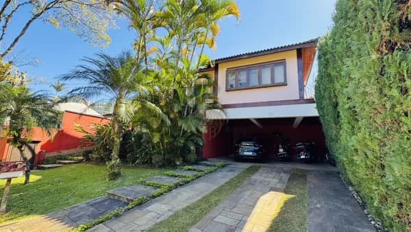 Casa em Santana de Parnaíba - Alphaville