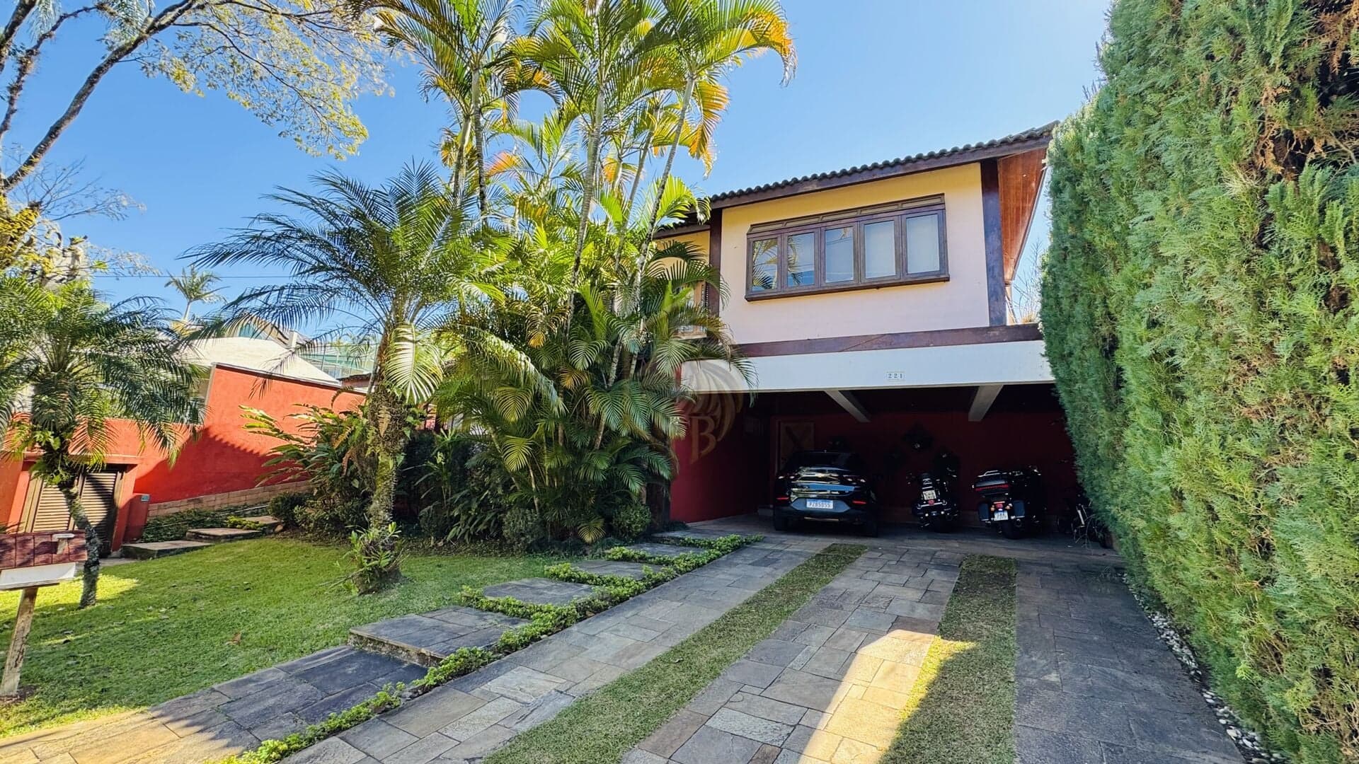 Casa em Santana de Parnaíba - Alphaville