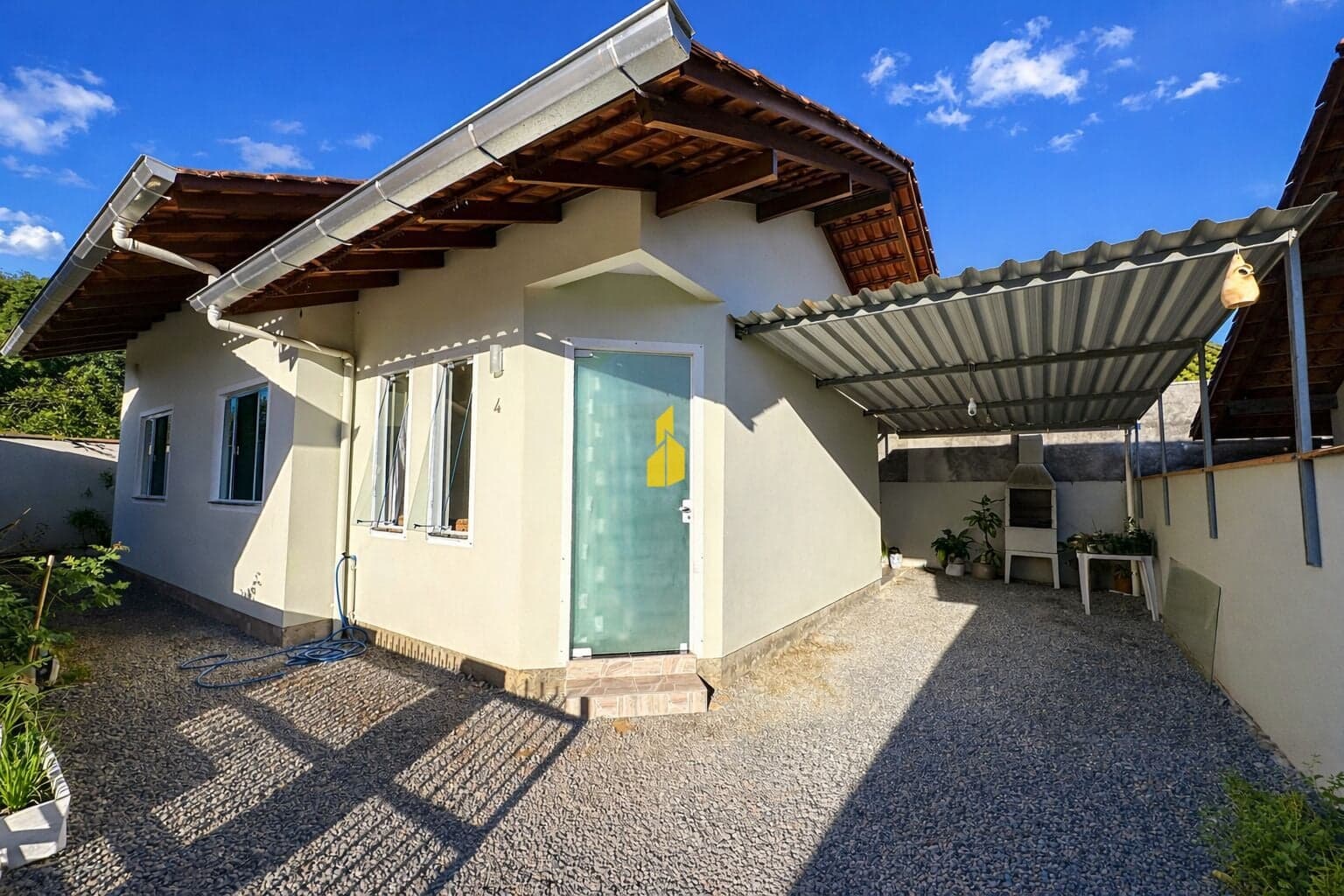 Casa com 03 dormitórios à venda em Timbó/ SC