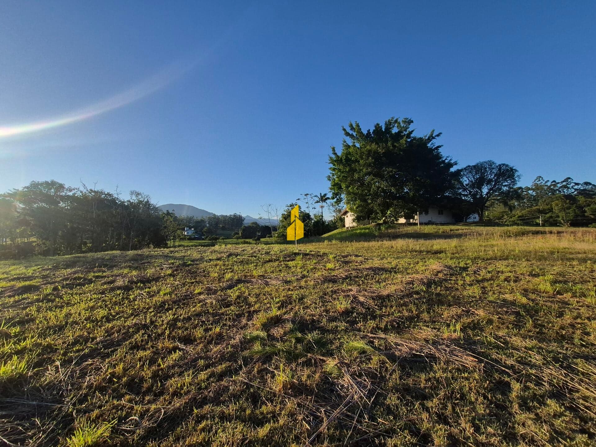 Terreno com 450m² na entrada do loteamento