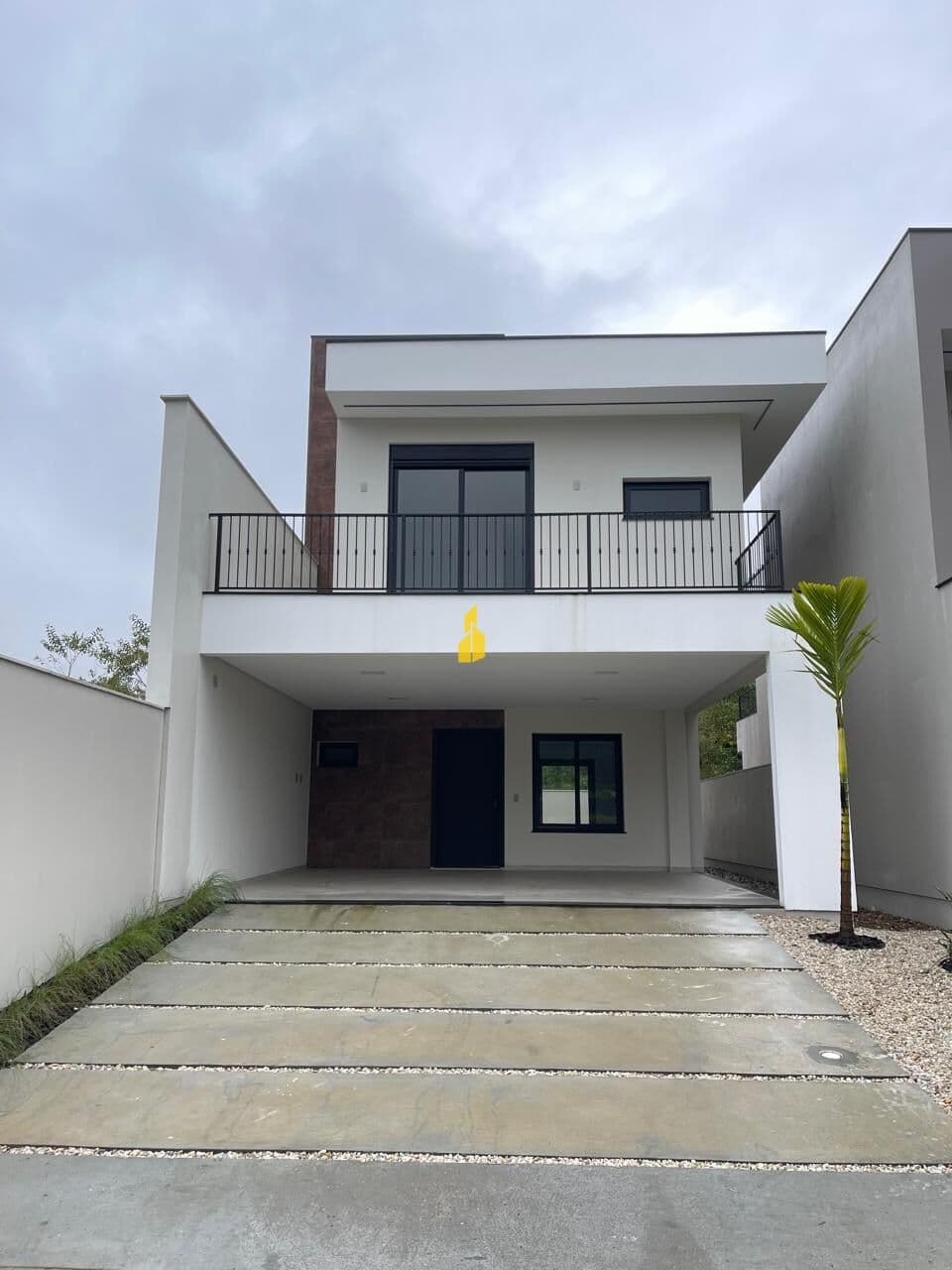 LINDA CASA COM 3 SUÍTES NA CIDADE DE TIMBÓ/SC