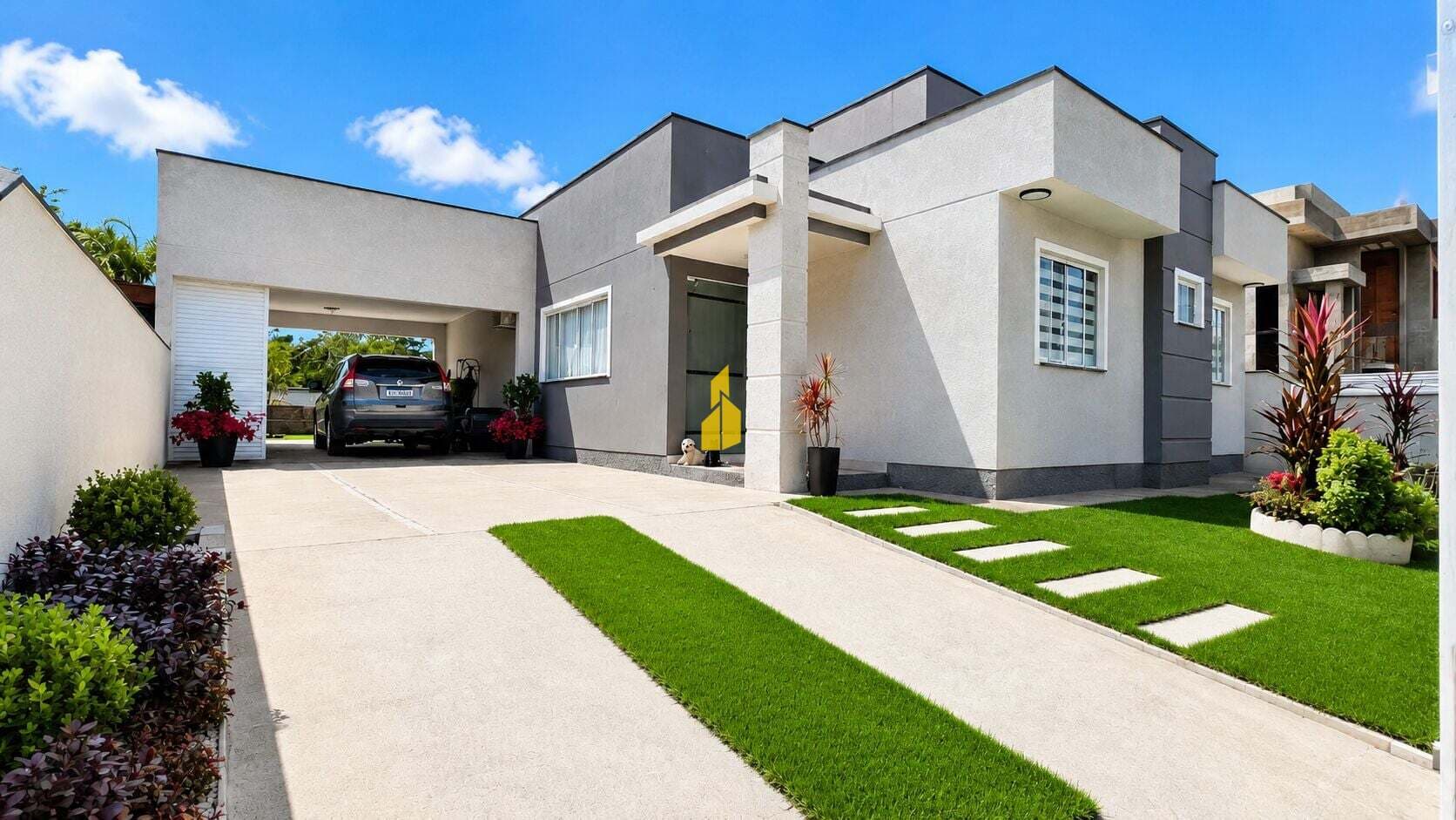 Casa de alto padrão com piscina, porteira fechada e pronta para morar em uma das melhores regiões de Timbó