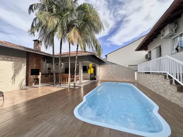 Casa com piscina à venda no Bairro Imigrantes em Timbó