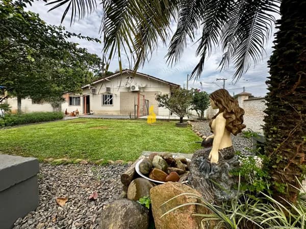 Casa com amplo espaço em Timbó-SC