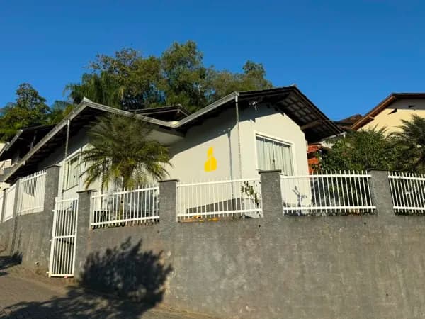 Casa com 02 dormitórios sendo 01 suíte à venda em Timbó