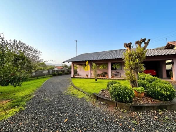Casa à venda no Bairro Araponguinhas