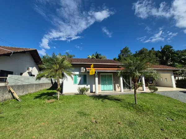 Casa com espaço para cavalos em Pomerode-SC
