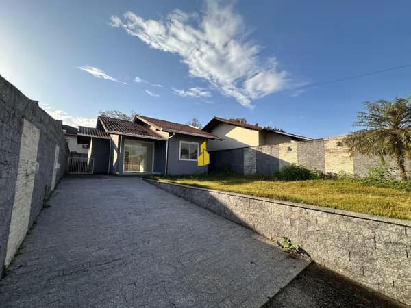 Casa à Venda em Timbó (Bairro Araponguinhas)