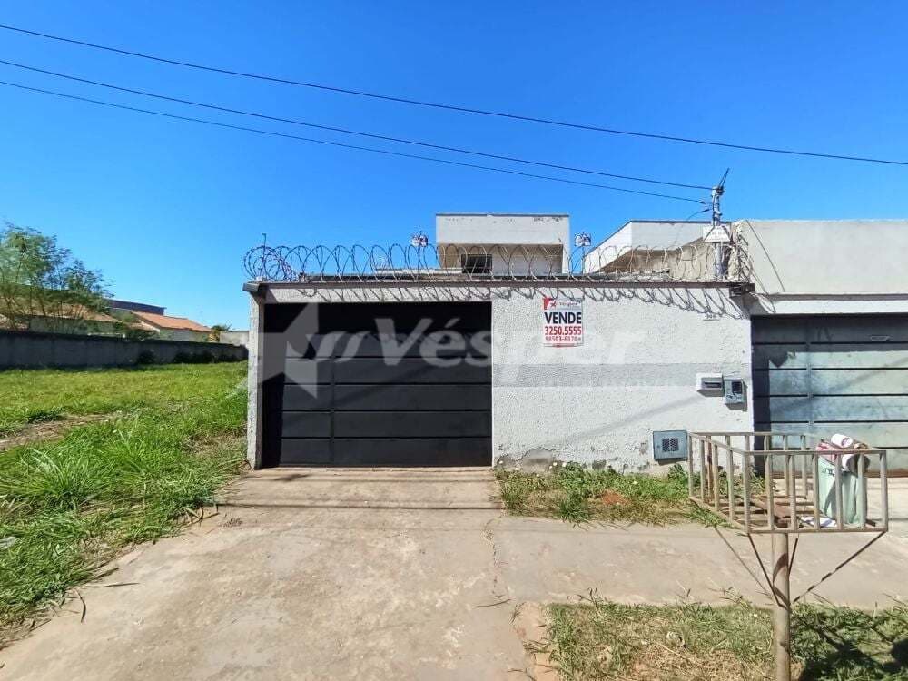 Casa - Av. Alexandre P. Lima - Jardim Flamboyant – Senador Canedo - GO - 4182