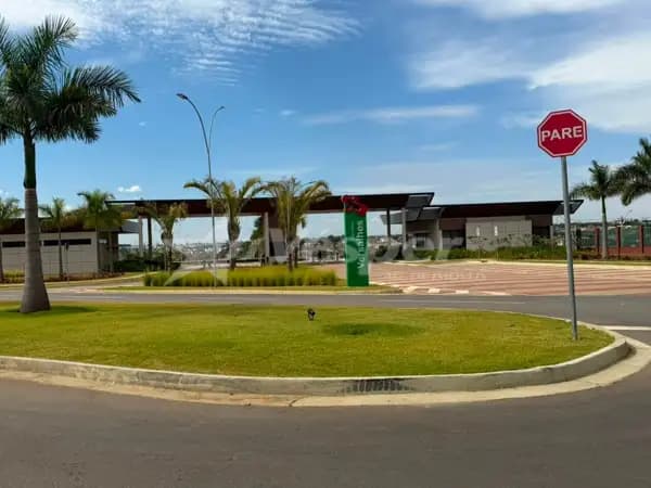 Lote/Terreno em Aparecida de Goiânia - Pólo Empresarial Goiás