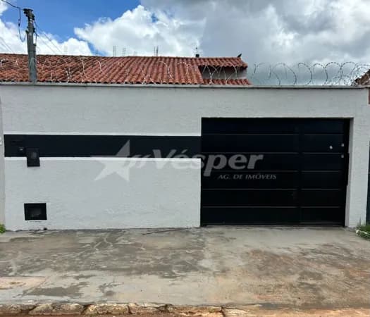 Casa Padrão - Bairro São Francisco - Senador Canedo