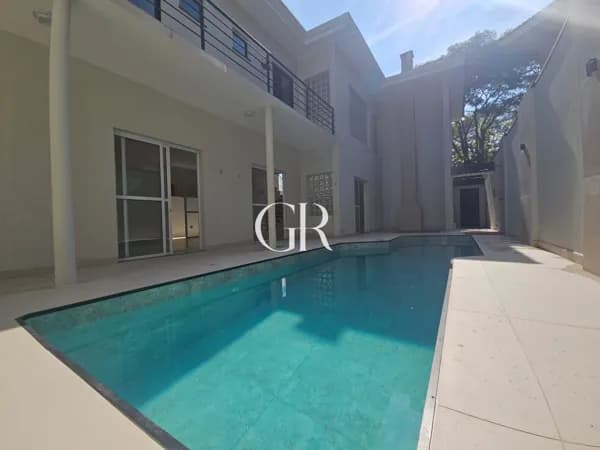 Casa em Santana de Parnaíba - Alphaville
