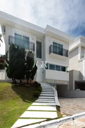 Casa em Santana de Parnaíba - Alphaville