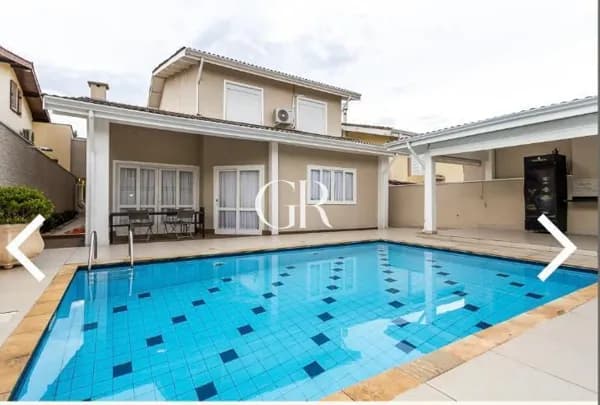 Casa em Santana de Parnaíba - Alphaville
