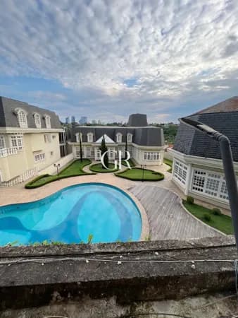 Casa em Santana de Parnaíba - Alphaville