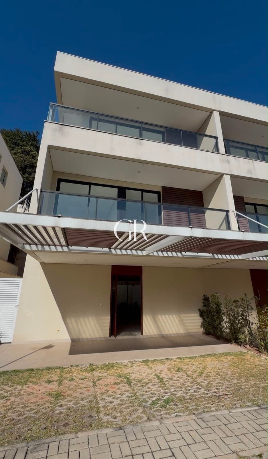 Casa em Santana de Parnaíba - Residencial Onze (Alphaville)