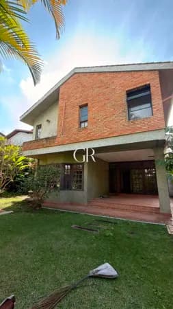 Casa em Santana de Parnaíba - Alphaville
