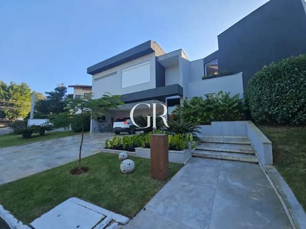 Casa em Santana de Parnaíba - Alphaville