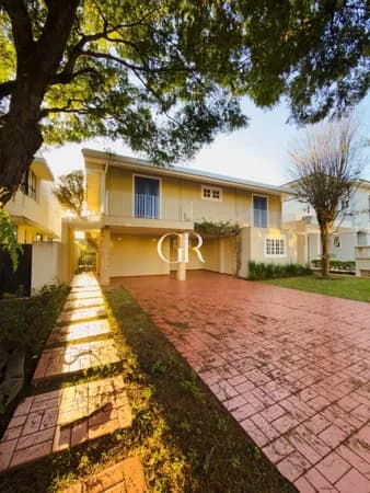 Casa em Santana de Parnaíba - Alphaville