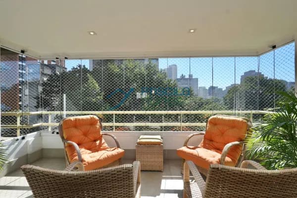 Apartamento Higienópolis com 4 quartos, sendo 2 suítes, 226m²