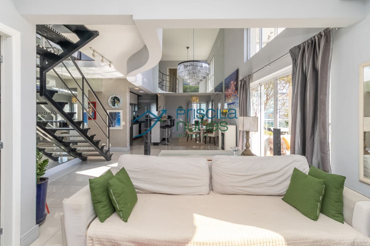 Duplex com 2 quartos, sendo 2 suítes, 138m² Andar Alto com Vista Permanente