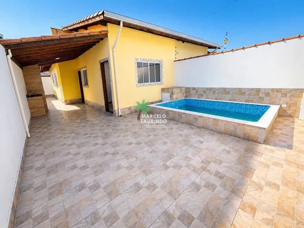 🏡 Casa nova com piscina à venda no bairro Califórnia, em Itanhaém