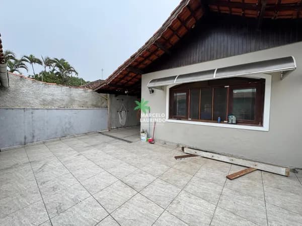 Lote Inteiro em Mongaguá com 3 Dormitórios e 6 Vagas – Aceita Financiamento