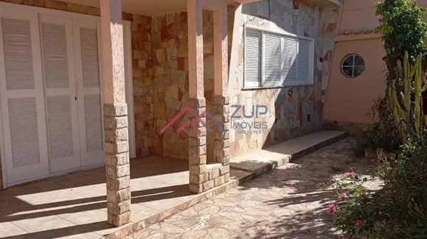 Casa com 139m² à venda no bairro Estação, São Pedro da Adeia/RJ