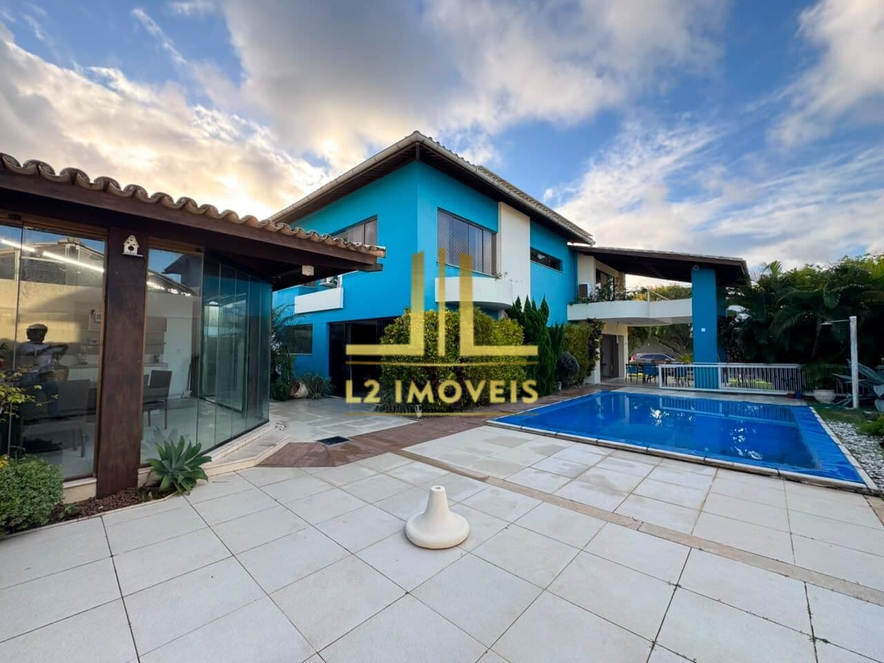 MARAVILHOSA CASA - 4 SUÍTES - 460M² - 04 VAGAS COBERTAS - JAGUARIBE