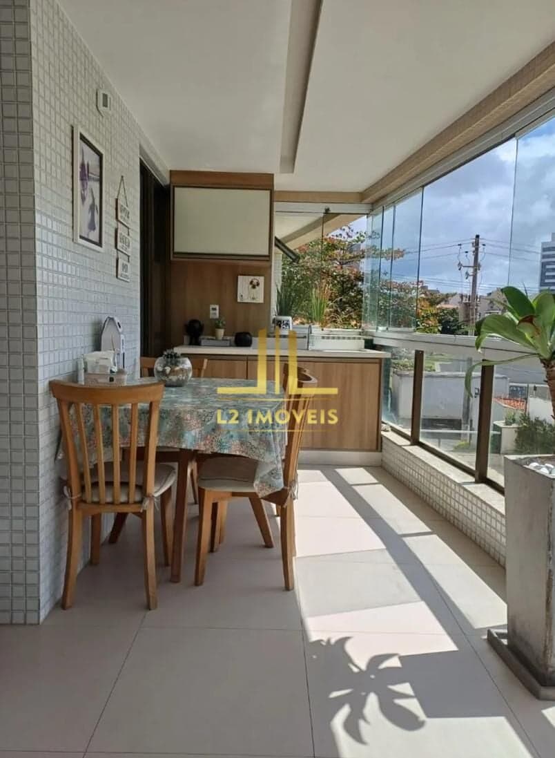 LOCAÇÃO - APARTAMENTO - 3/4 SENDO 2 SUÍTES - 105M² - 02 VAGAS COBERTAS - JARDIM ARMAÇÃO