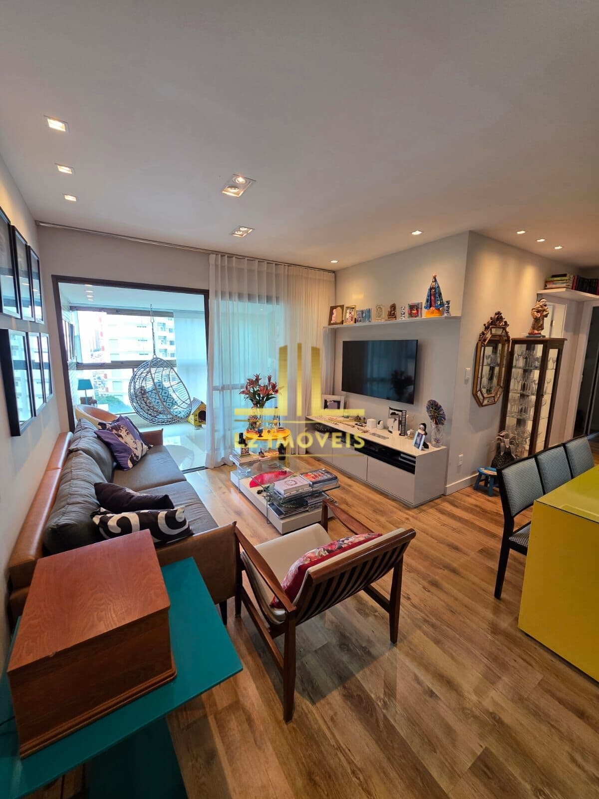 APARTAMENTO - 2/4 SENDO 1 SUÍTE - 66M² - NASCENTE - ANDAR ALTO - 01 VAGA COBERTA - GRAÇA