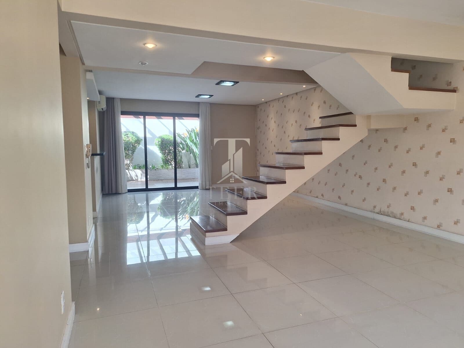 Casa 3 dormitórios suíte em Condomínio com Infraestrutura