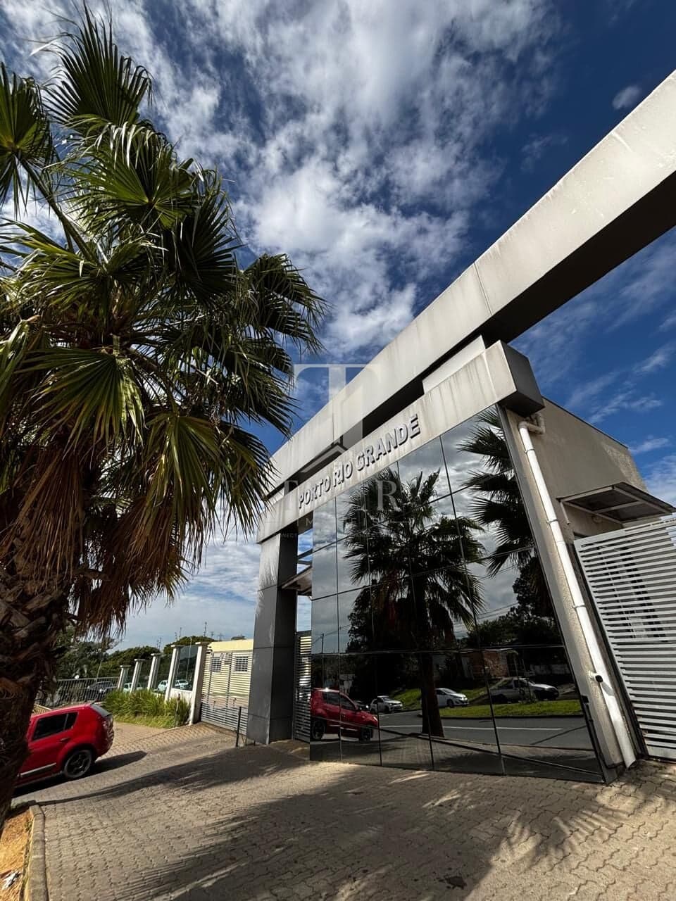 Apartamento 02 Dormitórios com Pátio
