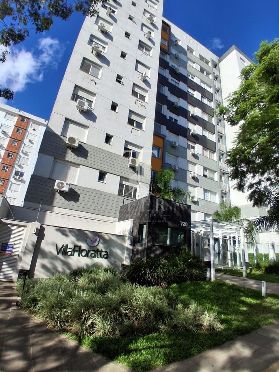 Apartamento Padrão 3 dormitórios com suíte 2 garagens MOBILIADO andar alto